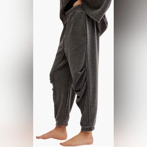 Free People Day Off Fleece Joggers NWOT– Charcoal Gray, Size M